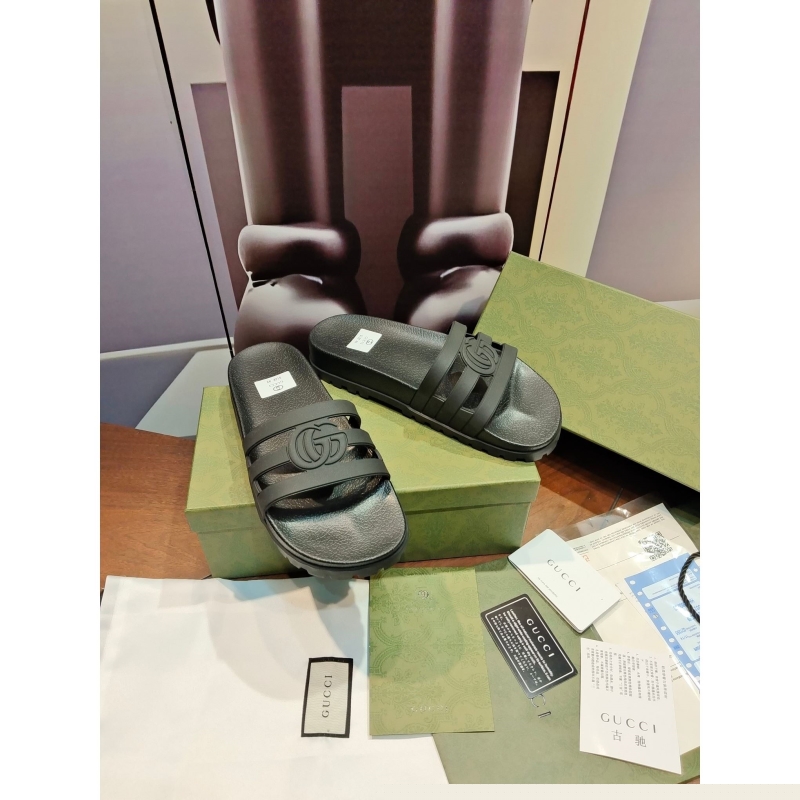 G*u*i slippers